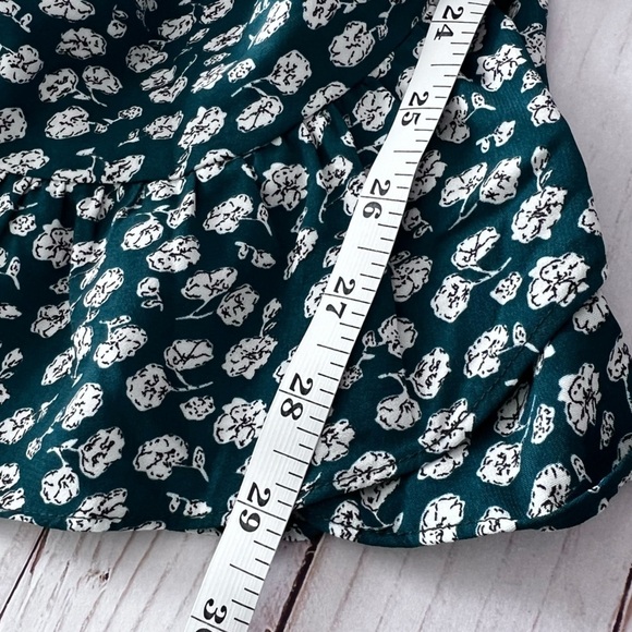 Hello Molly Walk On Faith Dress in Green And White Floral
Size XS - Picture 15 of 15